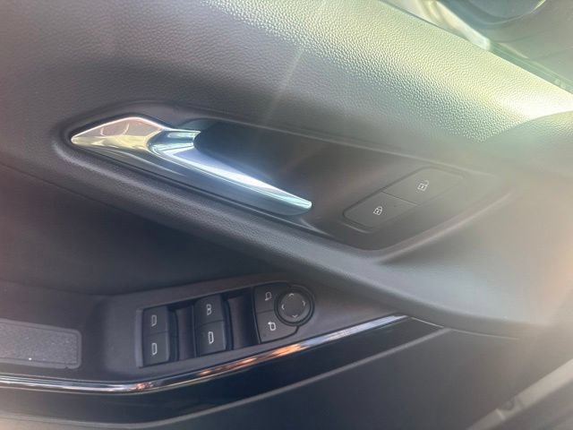 Used 2025 Chevrolet Equinox LT w/ Safety and Technology Package FWD image 11