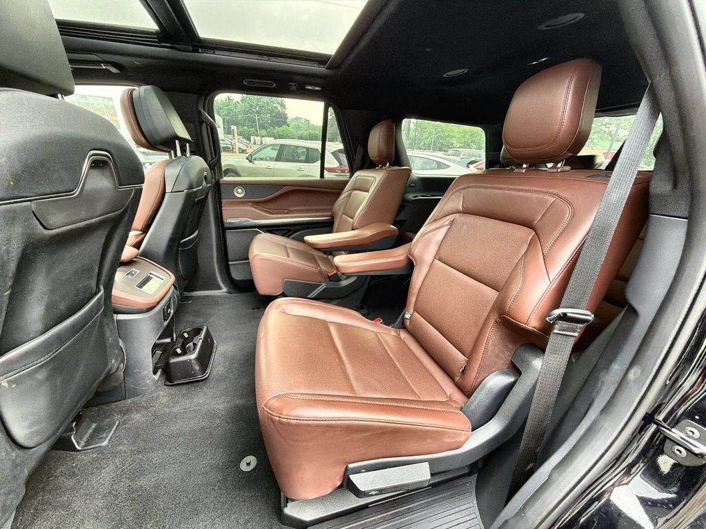 Certified 2025 Lincoln Navigator Reserve AWD/4WD image 27