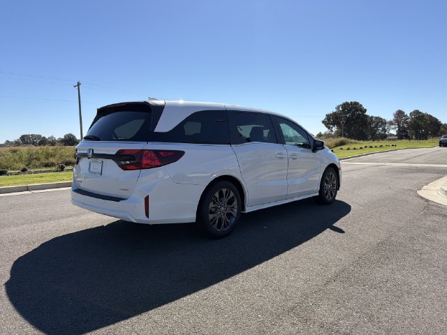 New 2027 Honda Odyssey Touring image 8