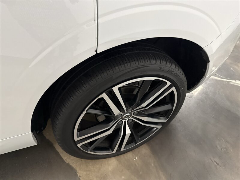 Used 2019 Volvo XC60 T5 R-Design w/ Protection Package Premier FWD image 11