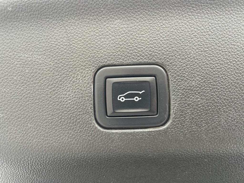 Used 2022 Chevrolet Tahoe RST w/ Luxury Package RWD image 13