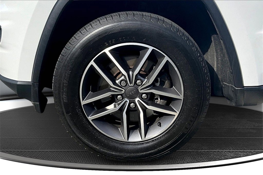 Used 2022 Jeep Grand Cherokee Limited image 29