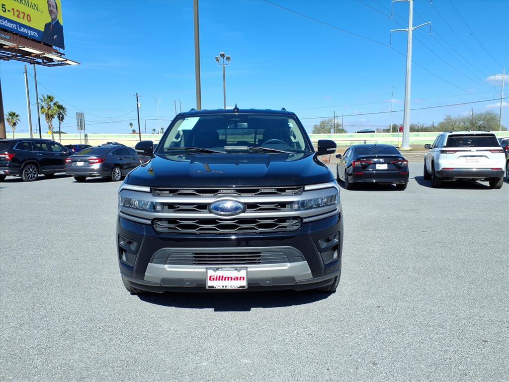 Used 2023 Ford Expedition XLT image 3