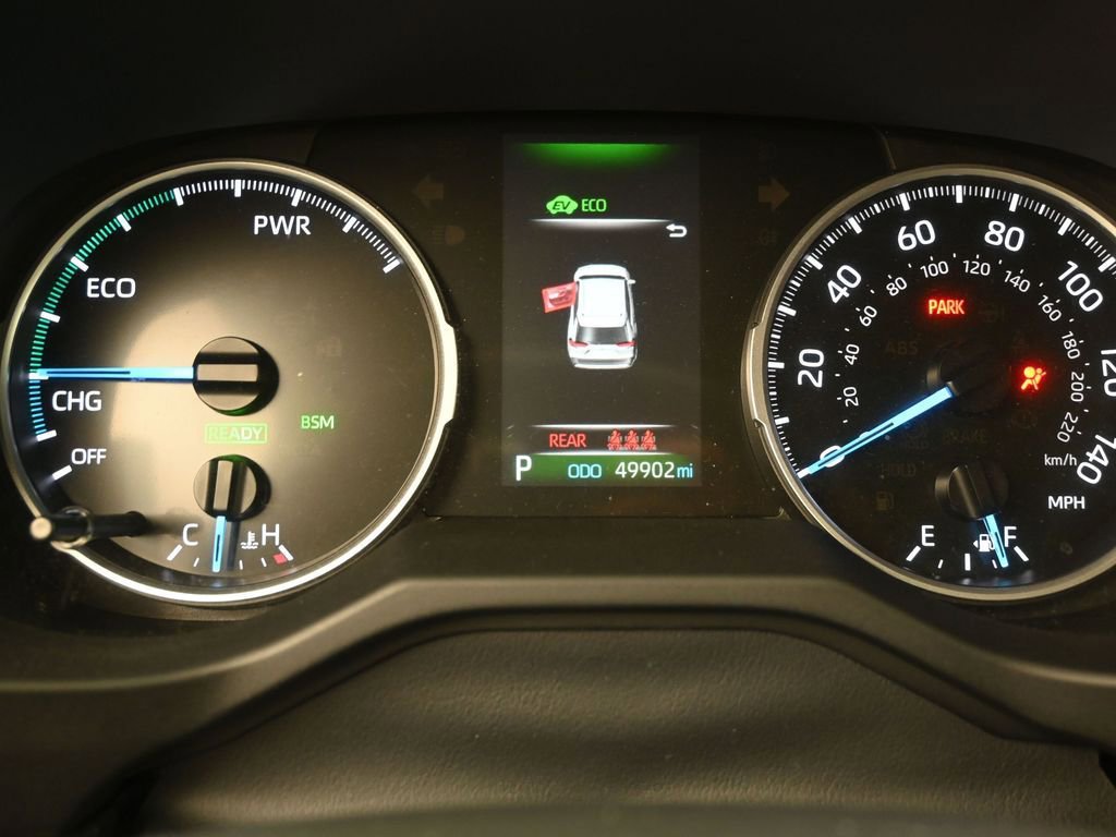 Used 2021 Toyota RAV4 LE image 12