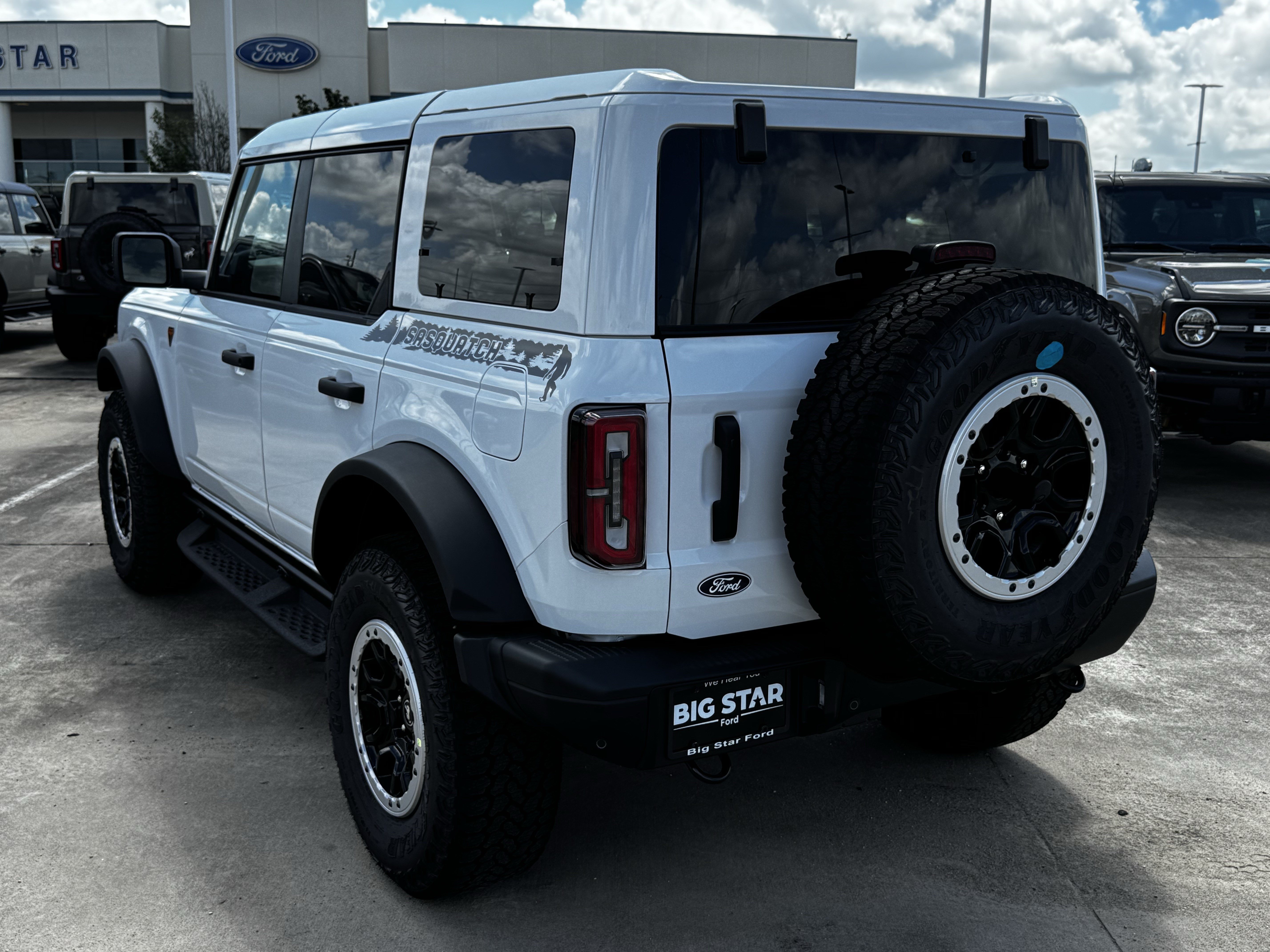New 2026 Ford Bronco Badlands AWD/4WD image 8