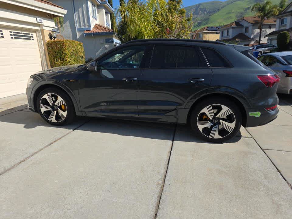 Used 2023 Audi e-tron Premium Plus w/ Premium Plus Package AWD/4WD image 8