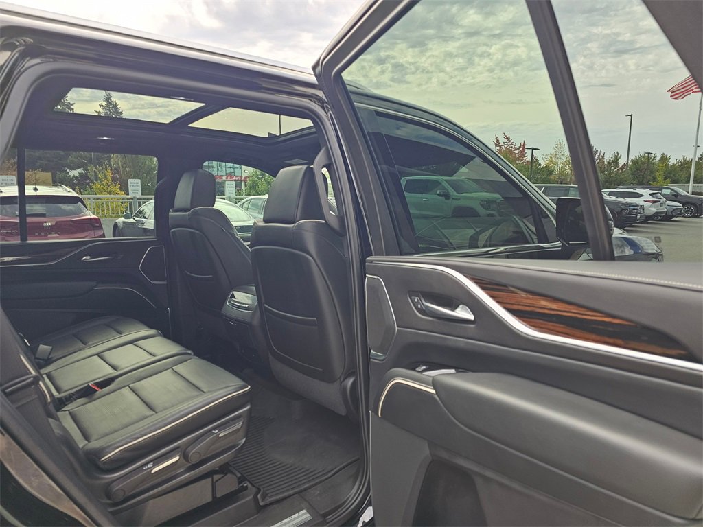 Used 2023 Cadillac Escalade Premium Luxury image 14