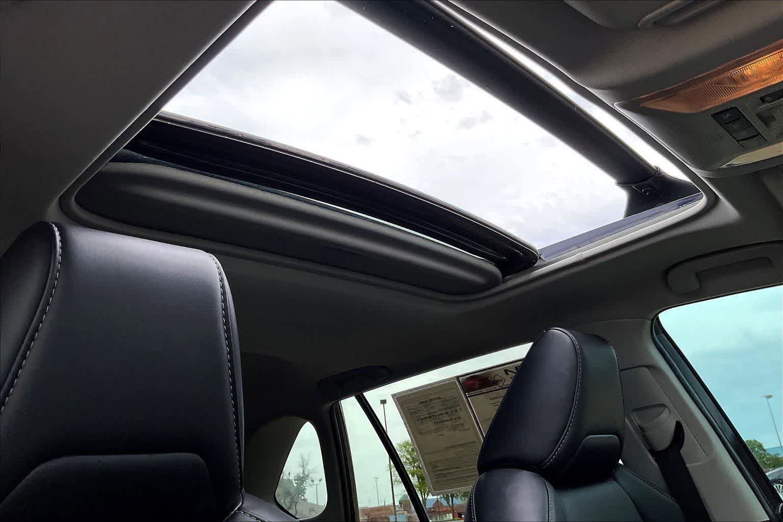 Used 2020 Toyota RAV4 XLE Premium image 30