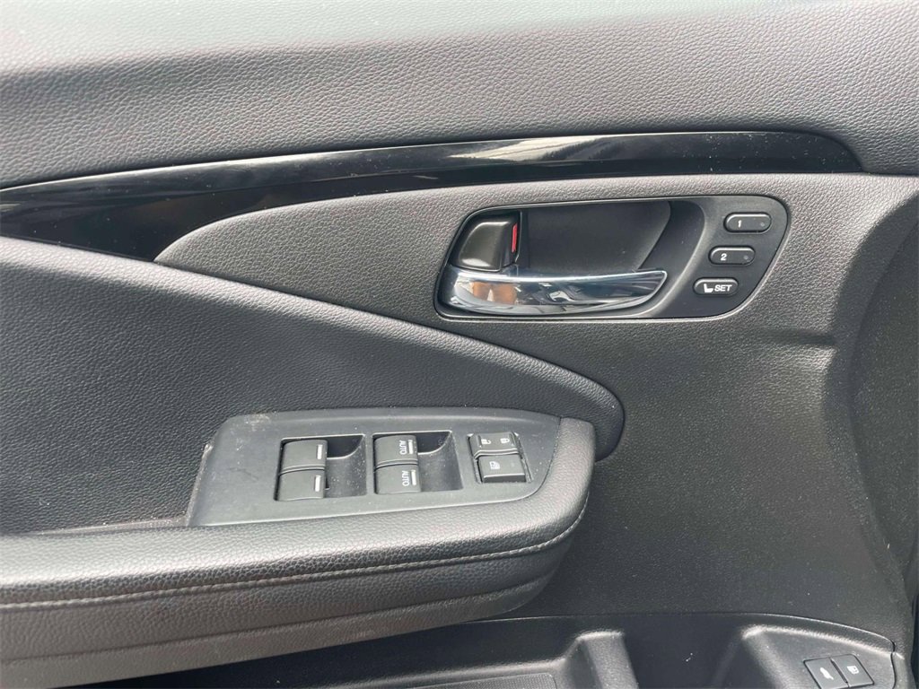 Certified 2022 Honda Pilot Touring image 17