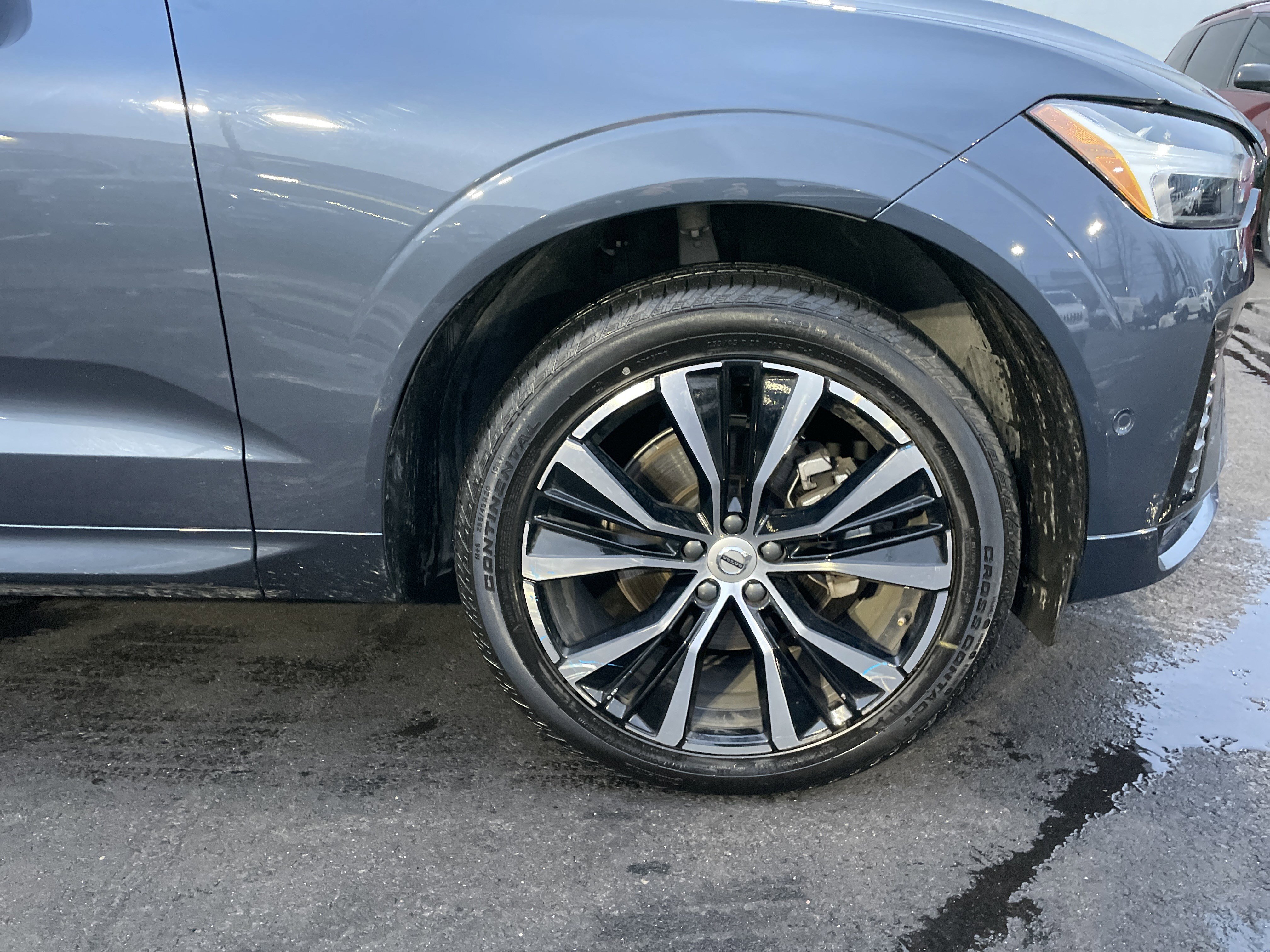 Used 2025 Volvo XC60 B5 Plus image 7