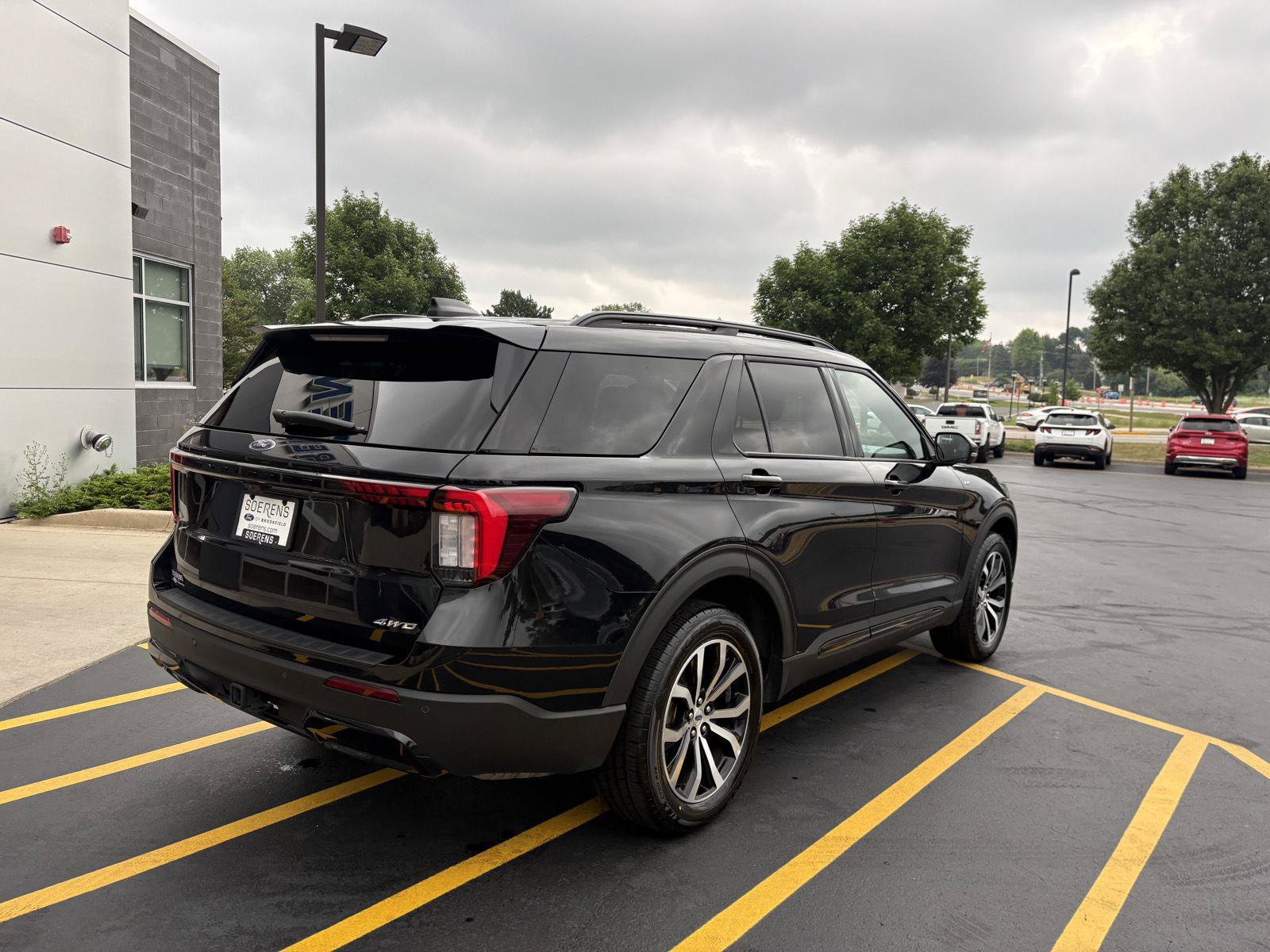 Used 2025 Ford Explorer ST-Line AWD/4WD image 6