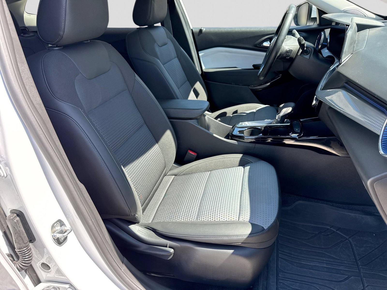 Used 2024 Chevrolet Trax LT w/ Driver Confidence Package FWD image 25