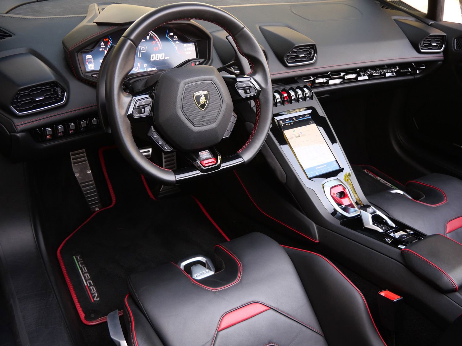 Used 2021 Lamborghini Huracan EVO RWD image 17