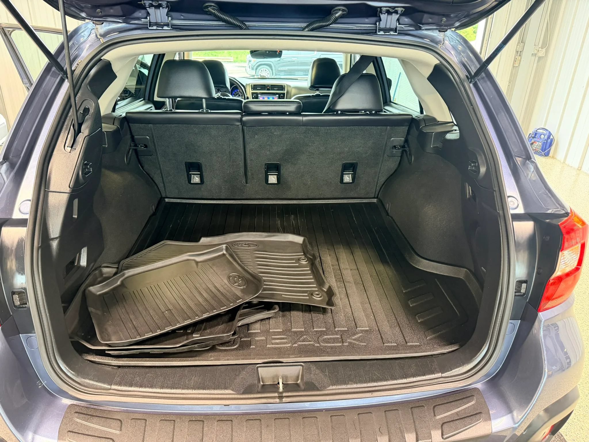 Used 2018 Subaru Outback 2.5i Limited AWD/4WD image 18