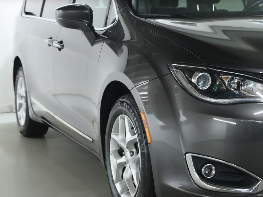 Used 2017 Chrysler Pacifica Touring-L Plus w/ Tire & Wheel Group FWD image 8