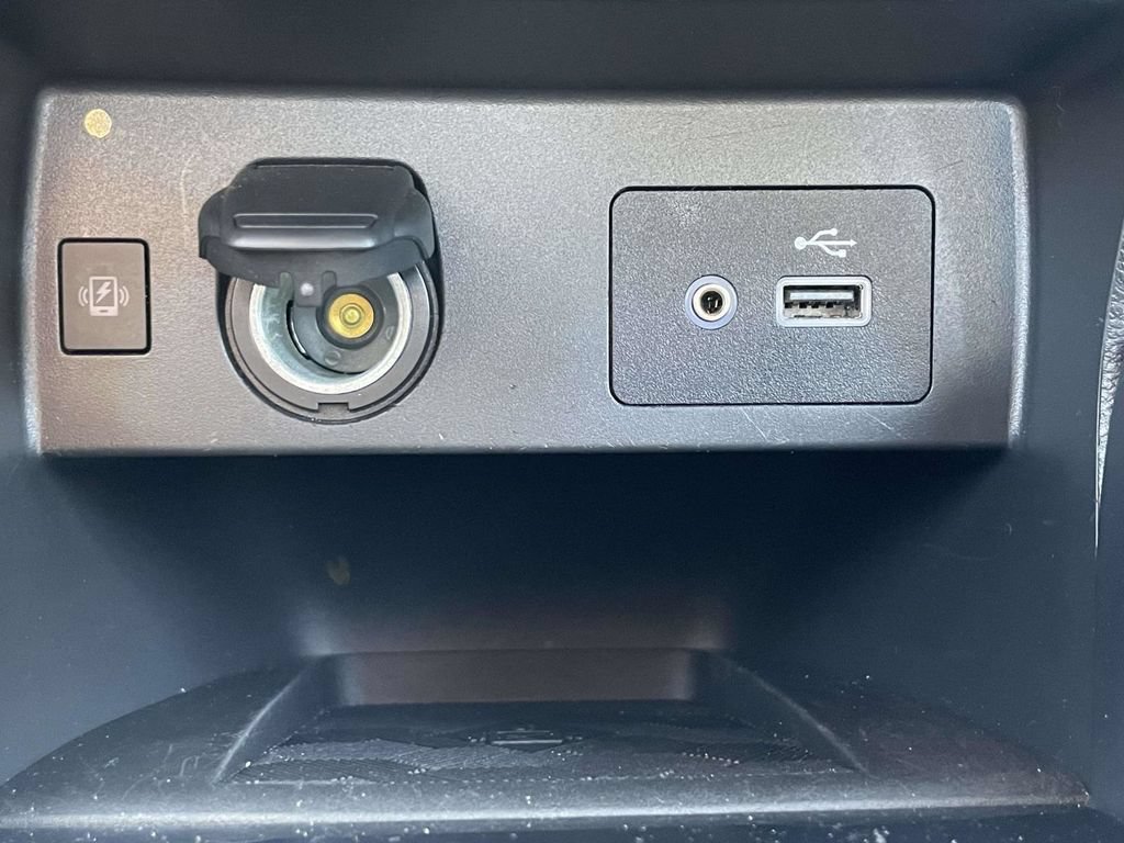 Used 2025 Nissan Versa SV FWD image 29