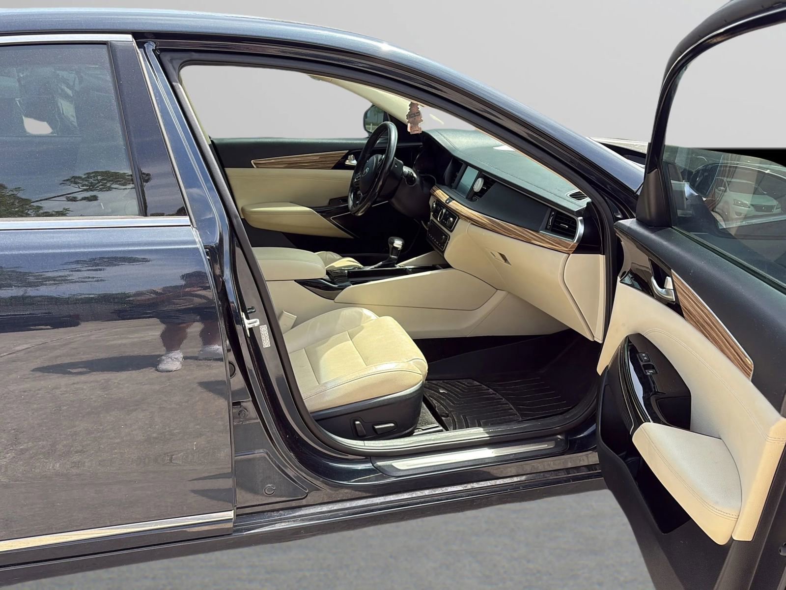 Used 2017 Kia Cadenza Premium FWD image 29