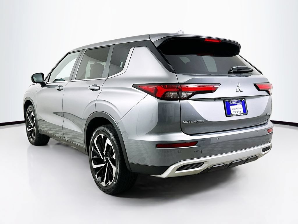 Used 2023 Mitsubishi Outlander SE FWD image 6