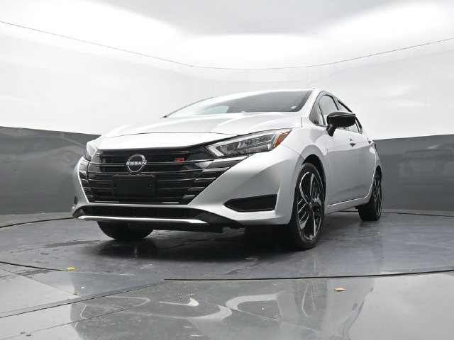 Used 2024 Nissan Versa SR FWD image 33