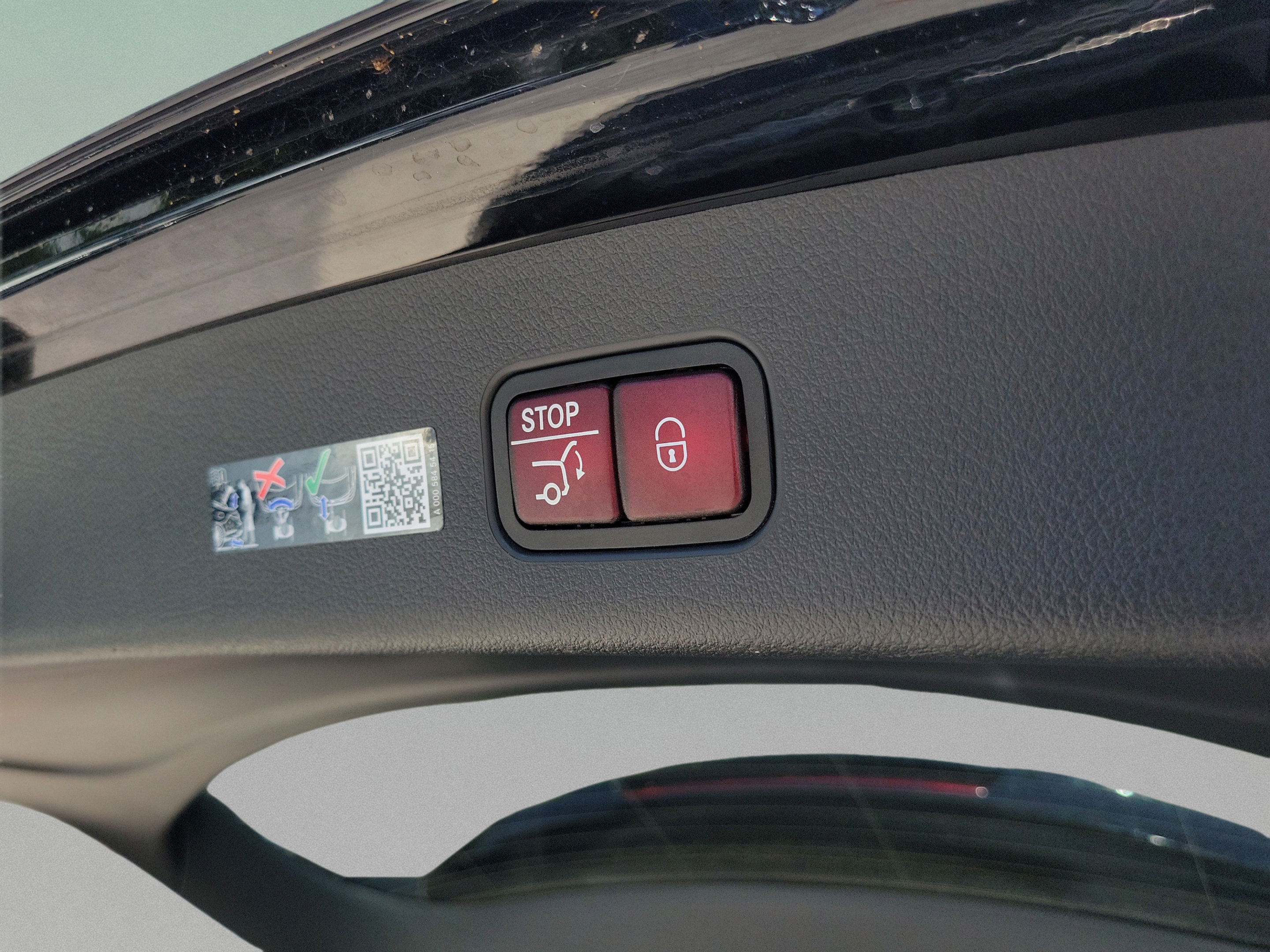 Certified 2025 Mercedes-Benz GLC 300 image 6