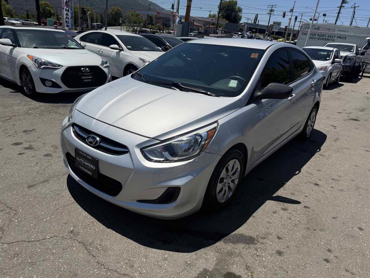 Used 2017 Hyundai Accent SE FWD image 3
