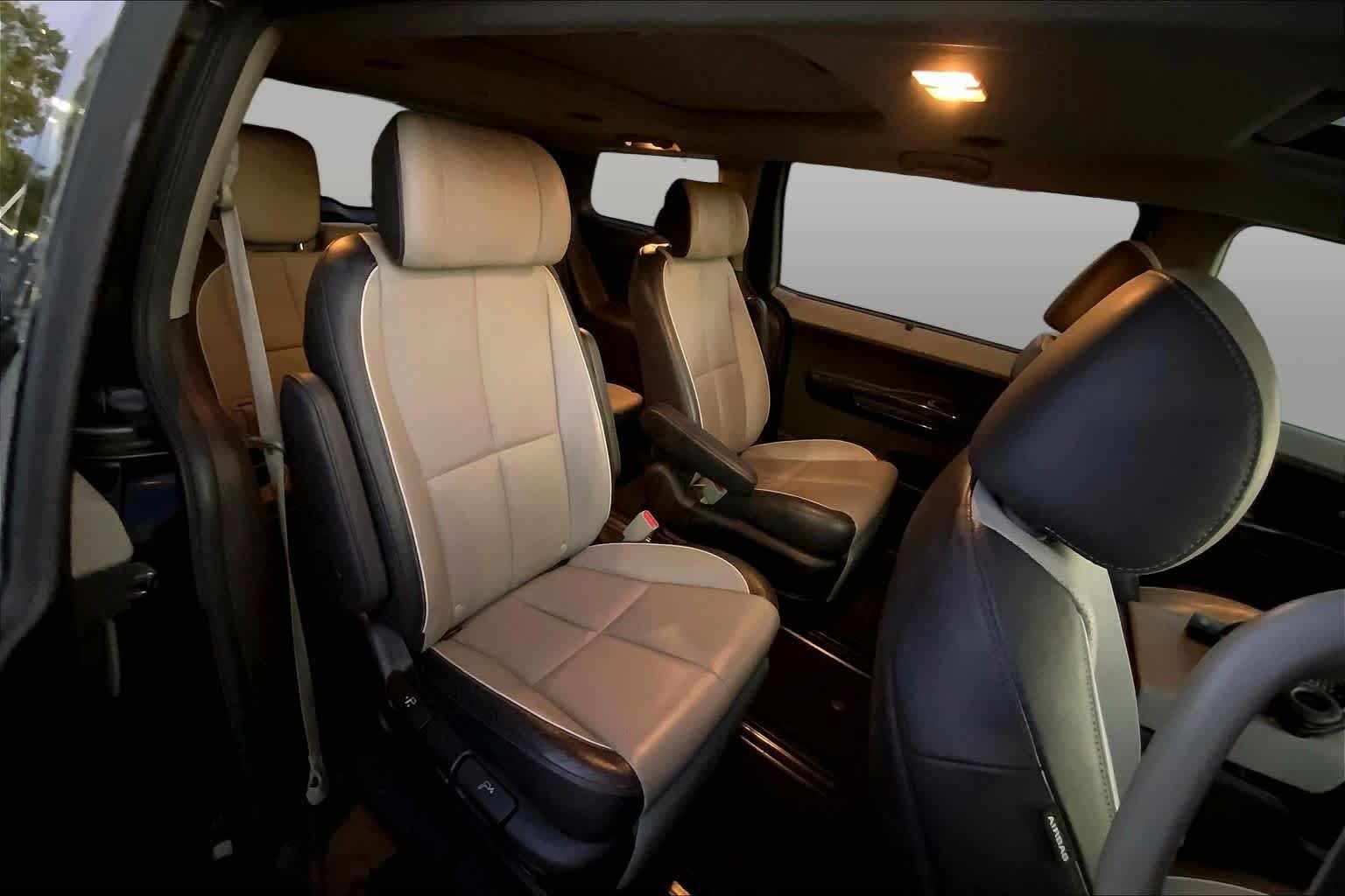 Used 2015 Kia Sedona SX Limited FWD image 16
