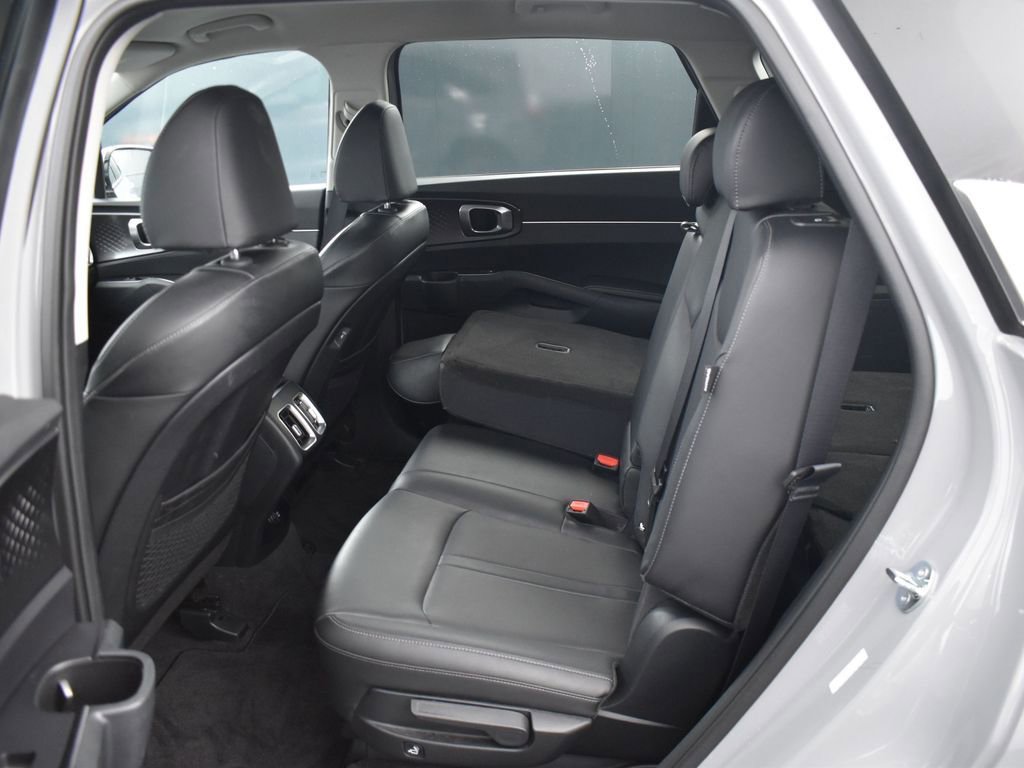 Used 2025 Kia Sorento S image 27