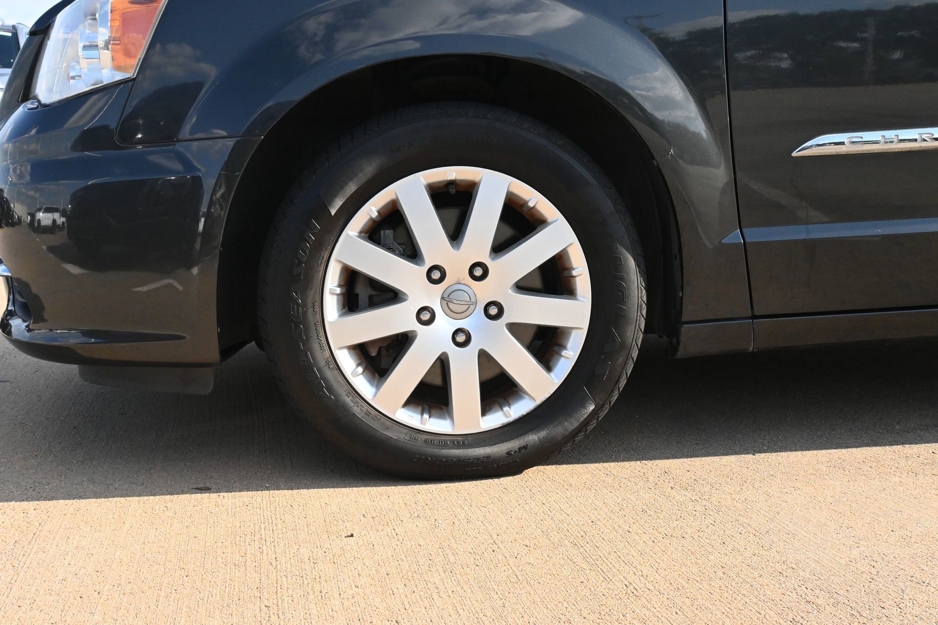 Used 2012 Chrysler Town & Country Touring-L w/ Entertainment Group #2 FWD image 28