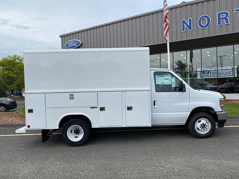 New 2027 Ford E-350 and Econoline 350 Super Duty w/ Power Equipment Group RWD image 5
