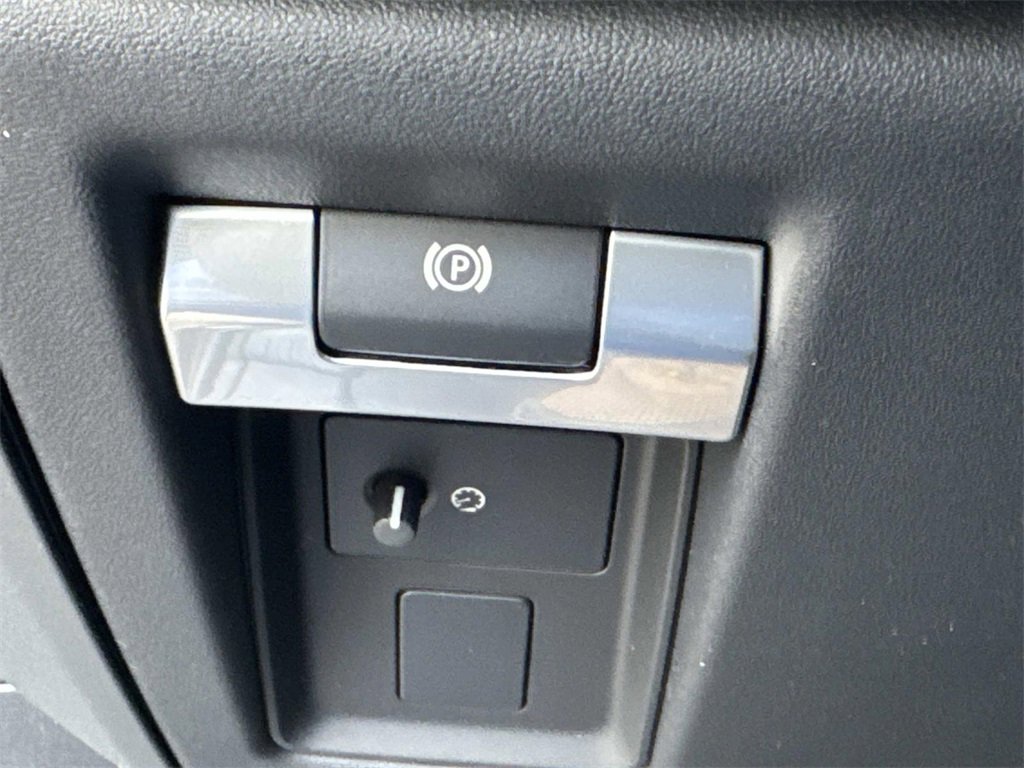 New 2026 Land Rover Defender 110 X-Dynamic SE image 26