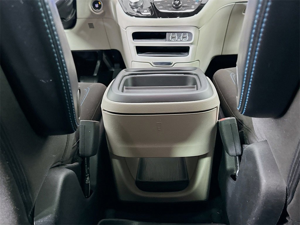 Used 2021 Chrysler Pacifica Touring w/ Cold Weather Group image 25