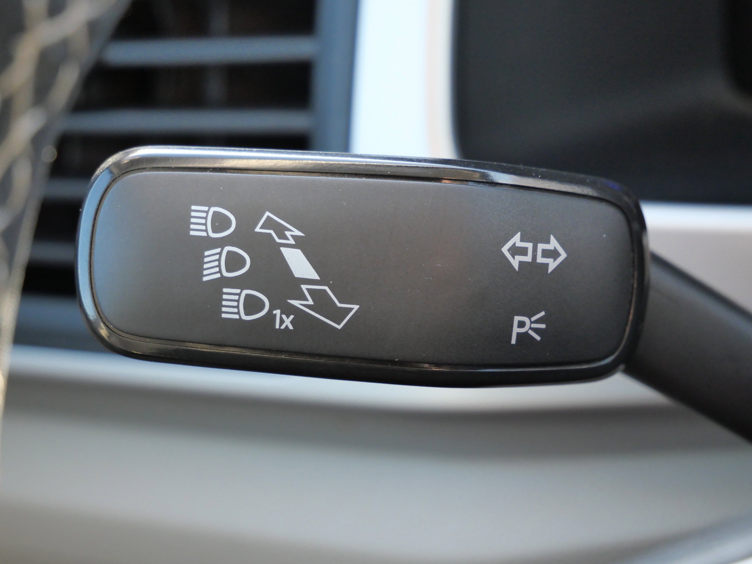 Used 2022 Volkswagen Atlas SE image 34