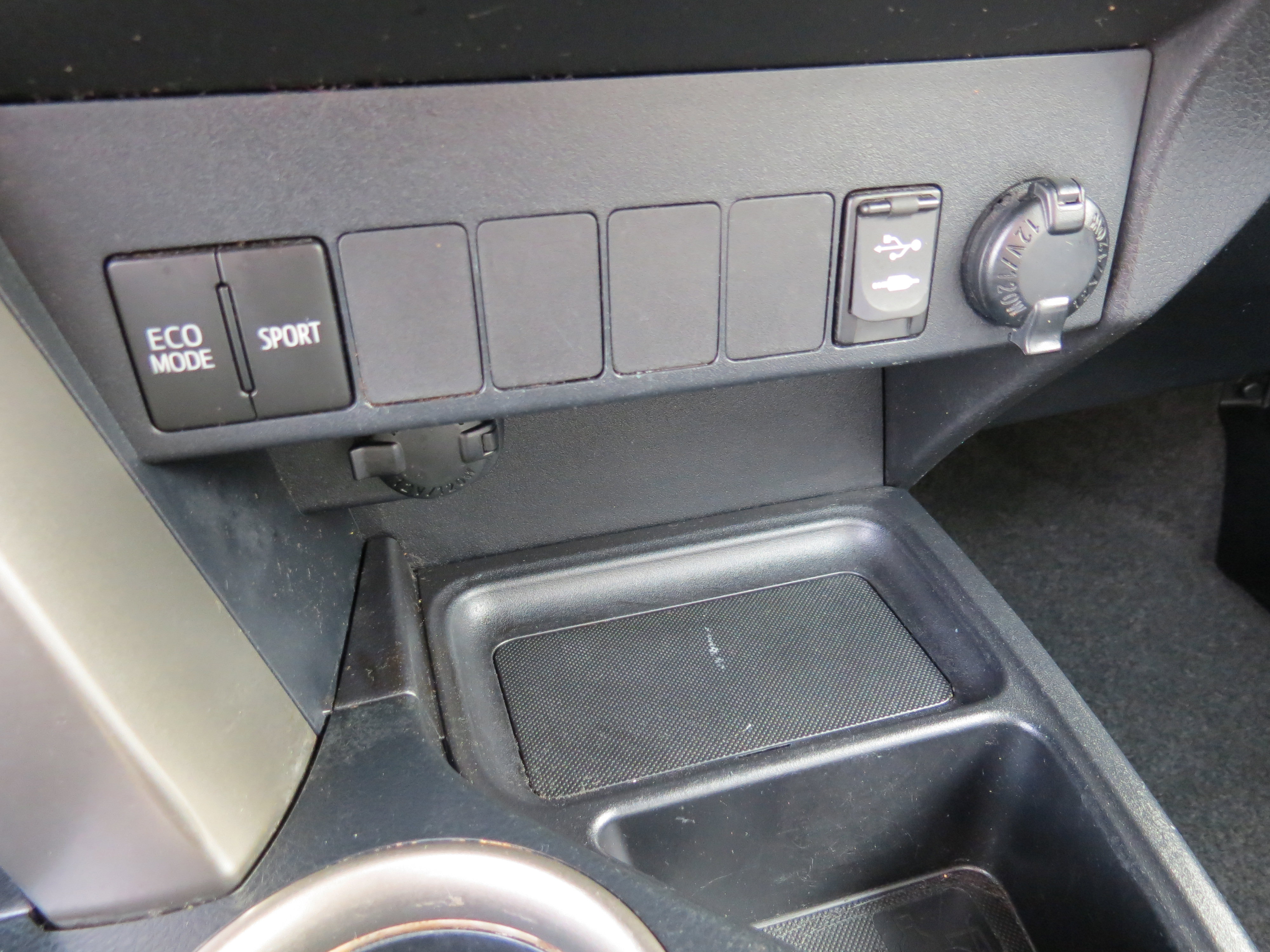 Used 2013 Toyota RAV4 XLE FWD image 23