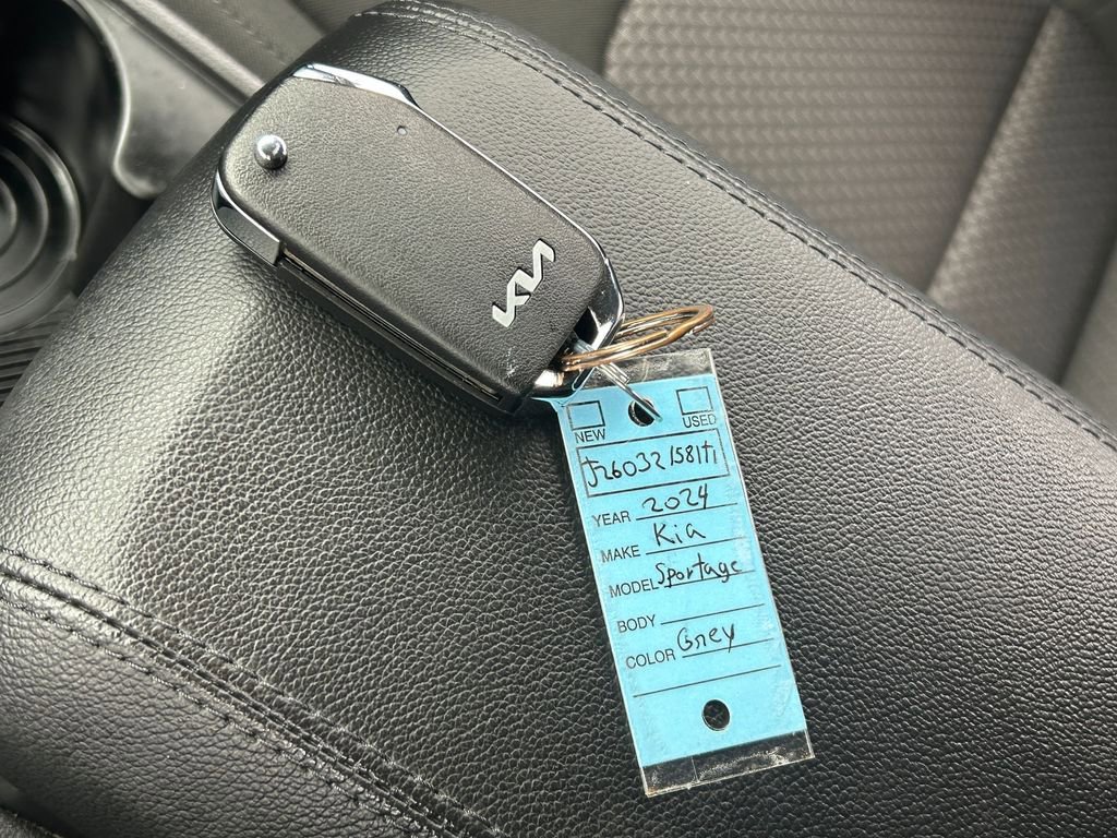 Used 2024 Kia Sportage LX image 37