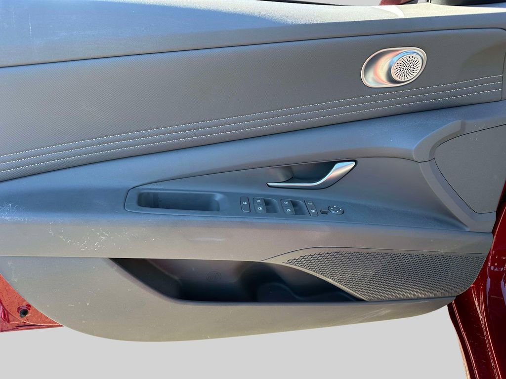 Used 2023 Hyundai Elantra SEL w/ Convenience Package FWD image 17