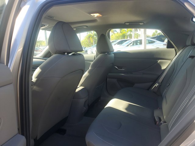 Certified 2025 Hyundai Elantra SEL w/ Cargo Package image 6