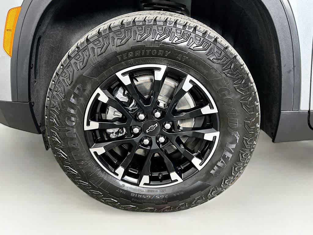 Used 2025 Chevrolet Traverse Z71 image 8