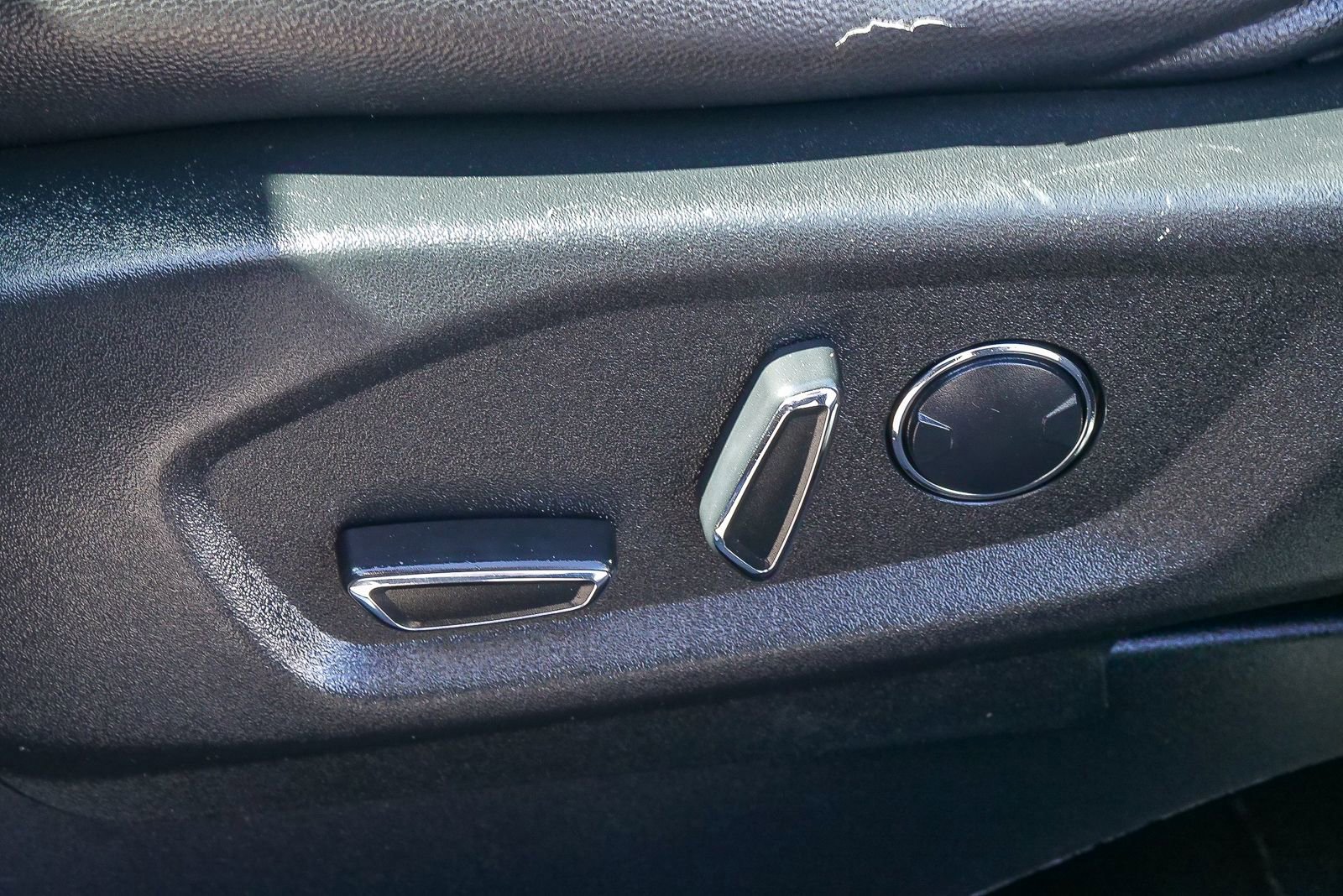 Used 2018 Ford Explorer Limited image 20