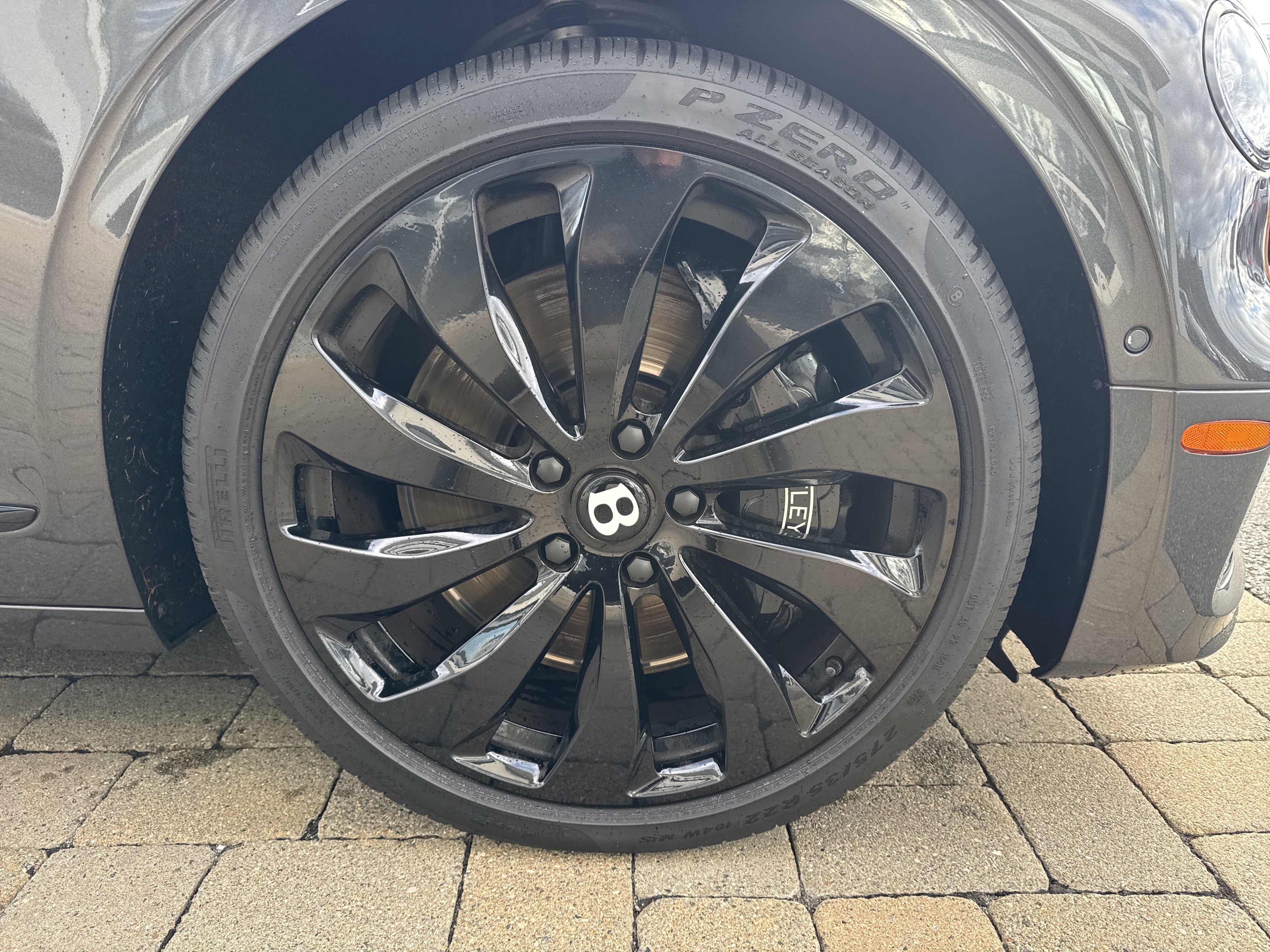 Used 2022 Bentley Flying Spur V8 image 33