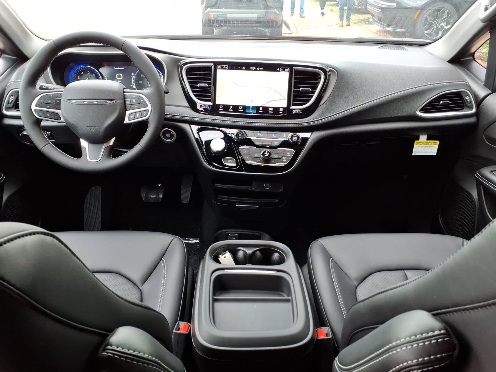 New 2027 Chrysler Pacifica Select AWD/4WD image 8