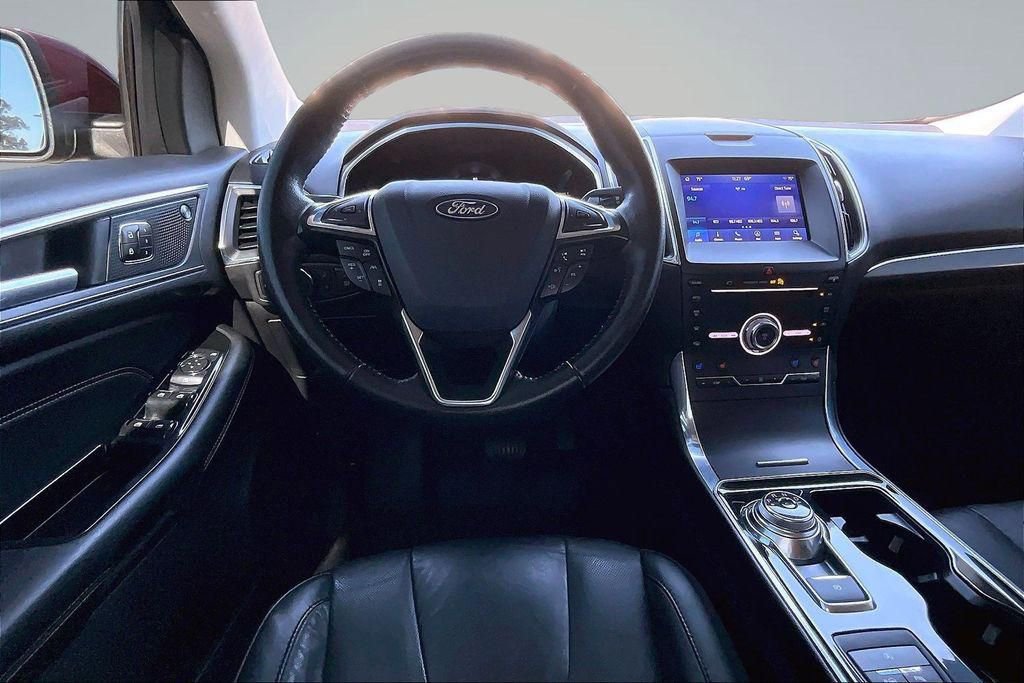 Used 2019 Ford Edge Titanium w/ Equipment Group 301A image 5