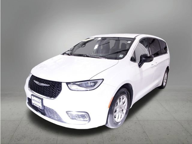 Used 2024 Chrysler Pacifica Touring-L image 1