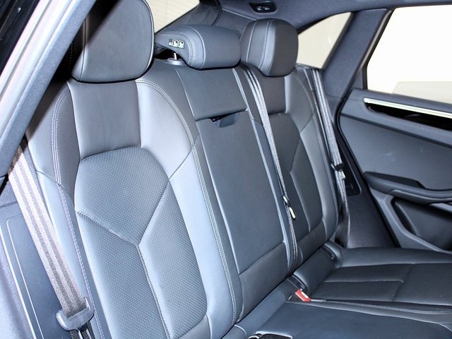 Certified 2023 Porsche Macan image 23