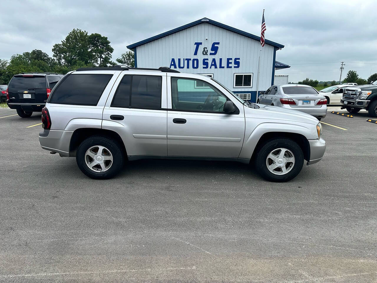Used 2006 Chevrolet TrailBlazer LS w/ LS Preferred Equipment Group AWD/4WD image 2