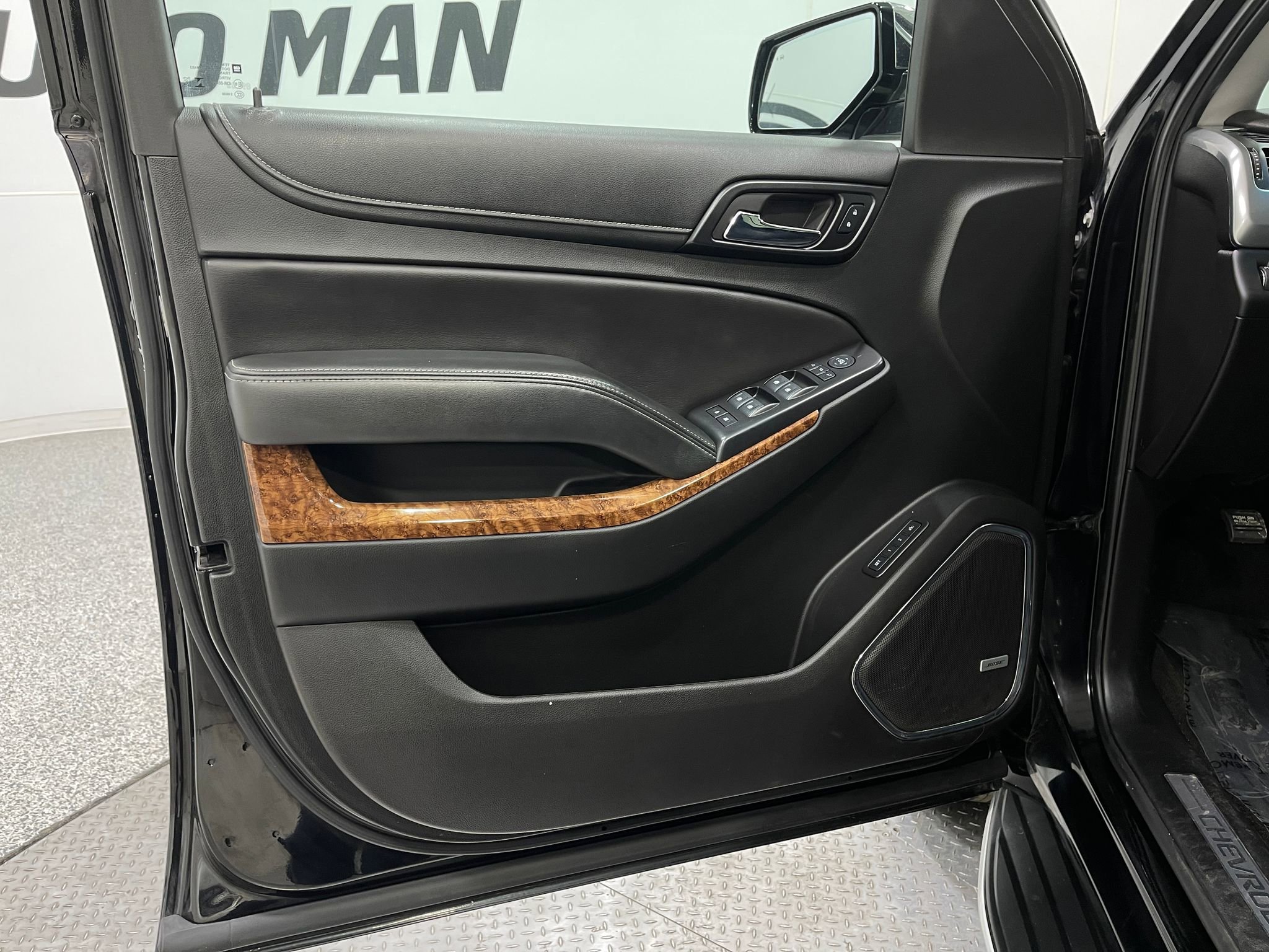 Used 2018 Chevrolet Tahoe Premier AWD/4WD image 17