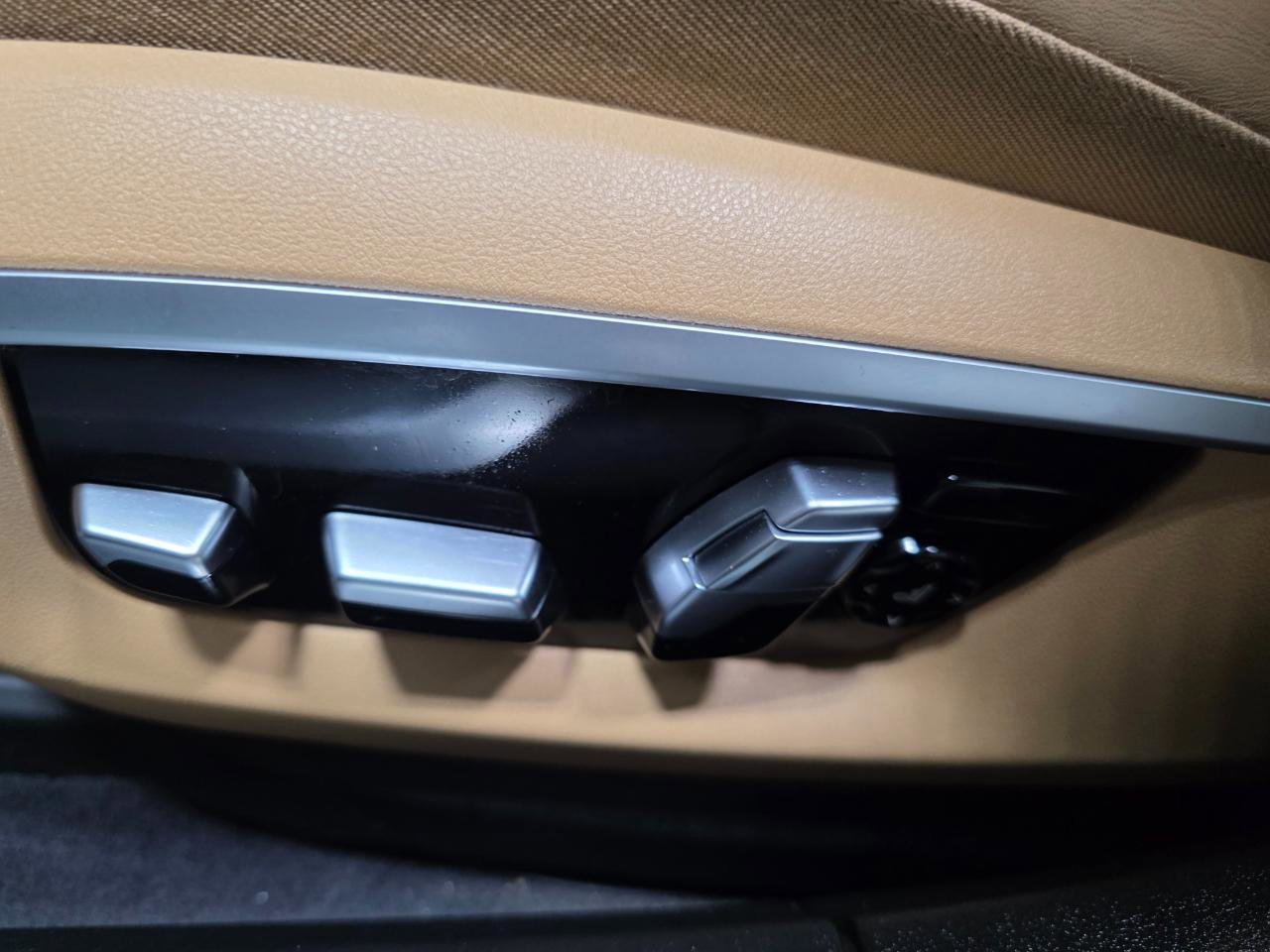 Used 2017 BMW 740i xDrive image 17