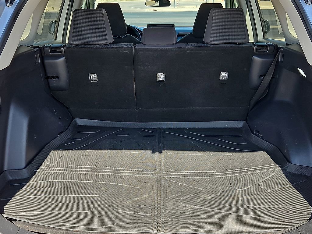 Used 2021 Toyota RAV4 LE AWD/4WD image 10