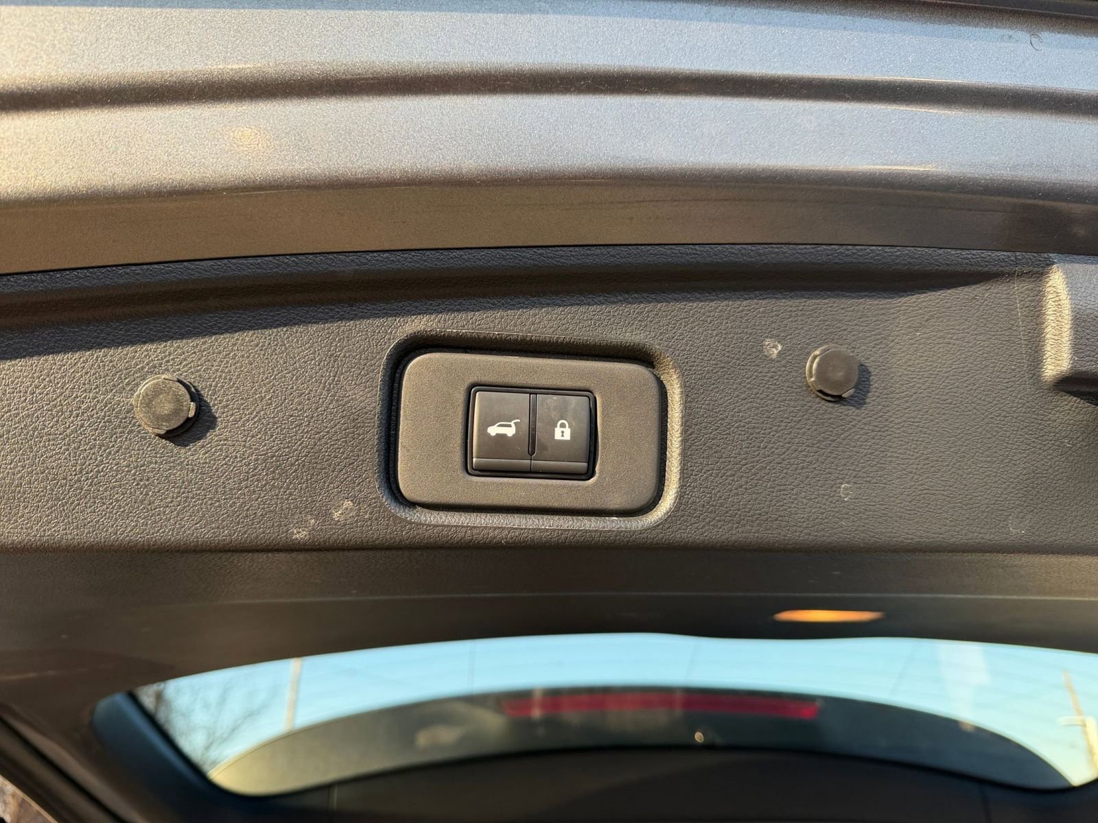 Used 2025 Nissan Pathfinder SV image 23