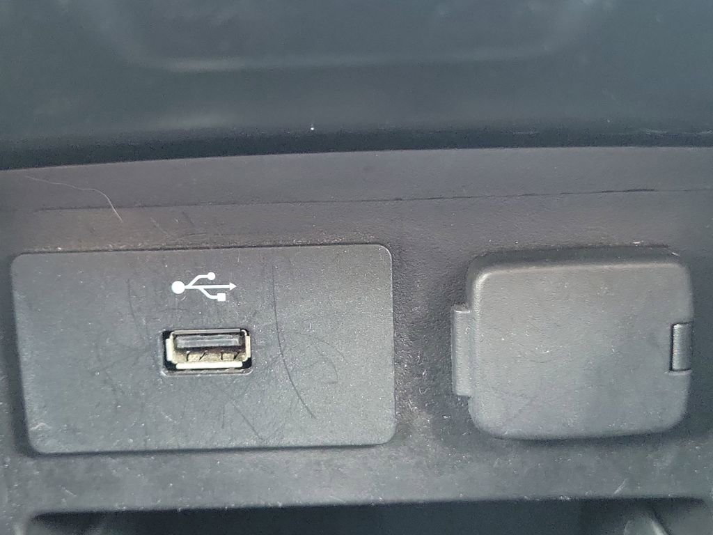 Used 2018 Ford Explorer XLT image 32