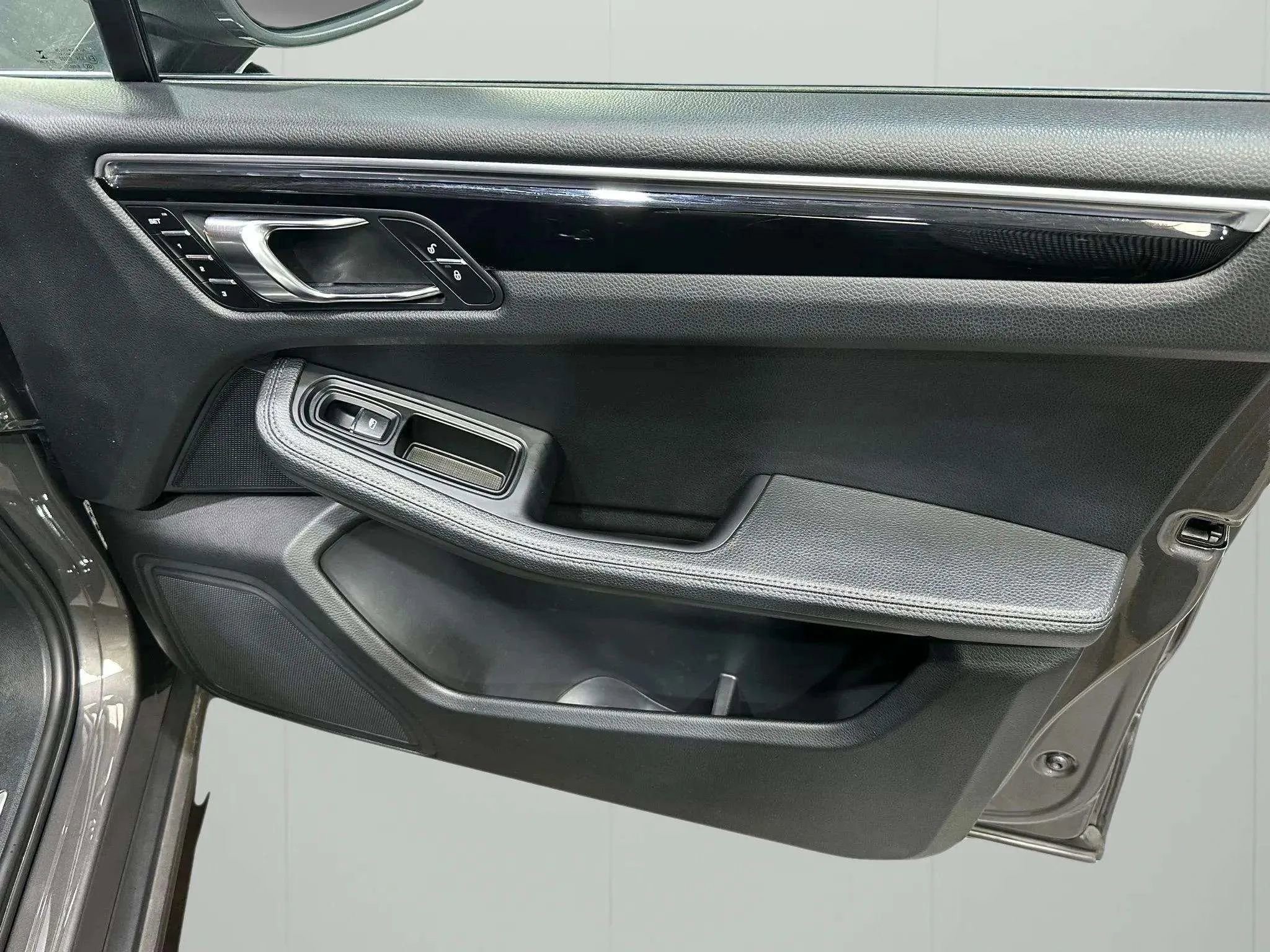 Used 2016 Porsche Macan S image 37